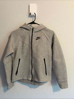 Nike Light Gray Hooded Full-Zip Jacket with Black Accents